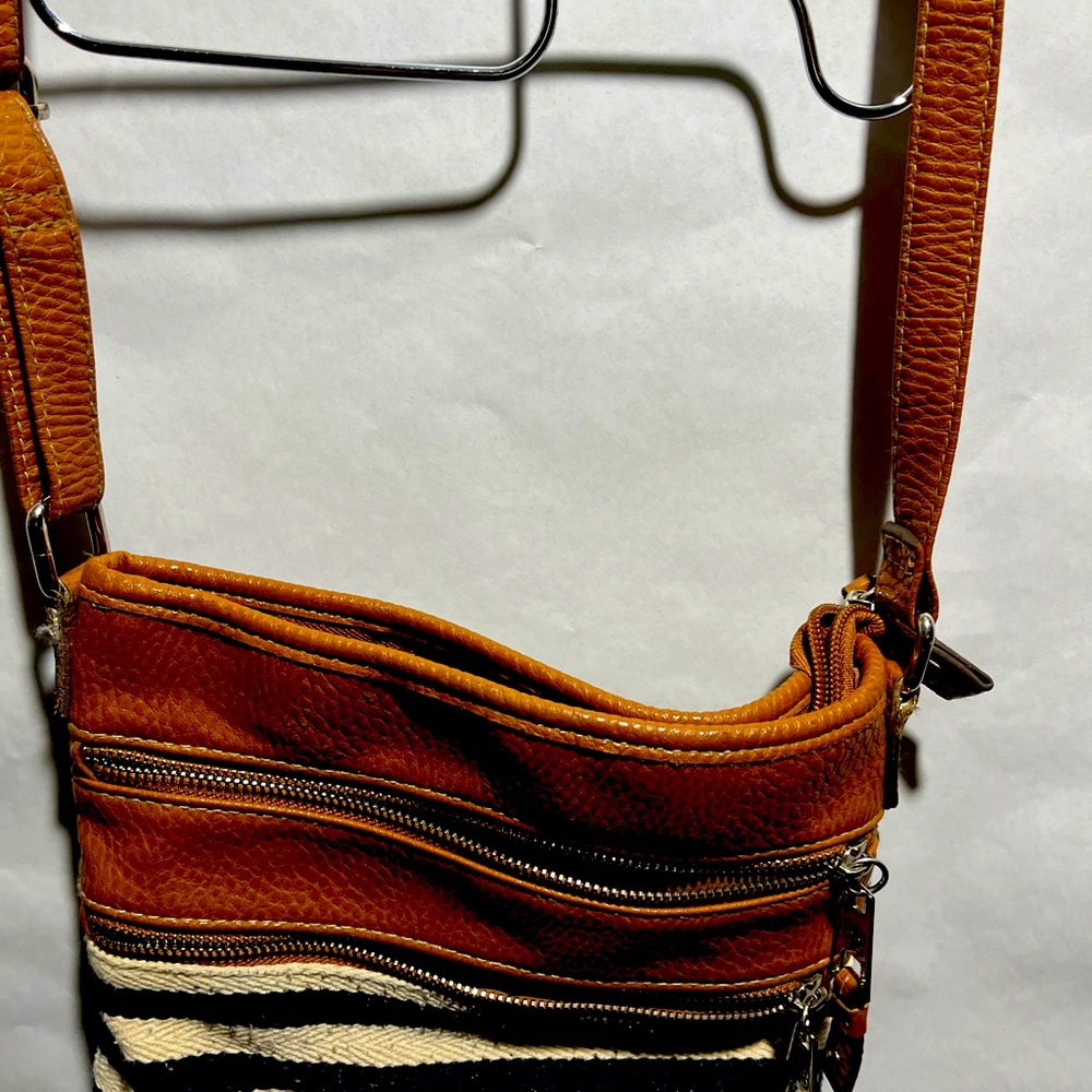 Stylish Tan Leather Crossbody Bag